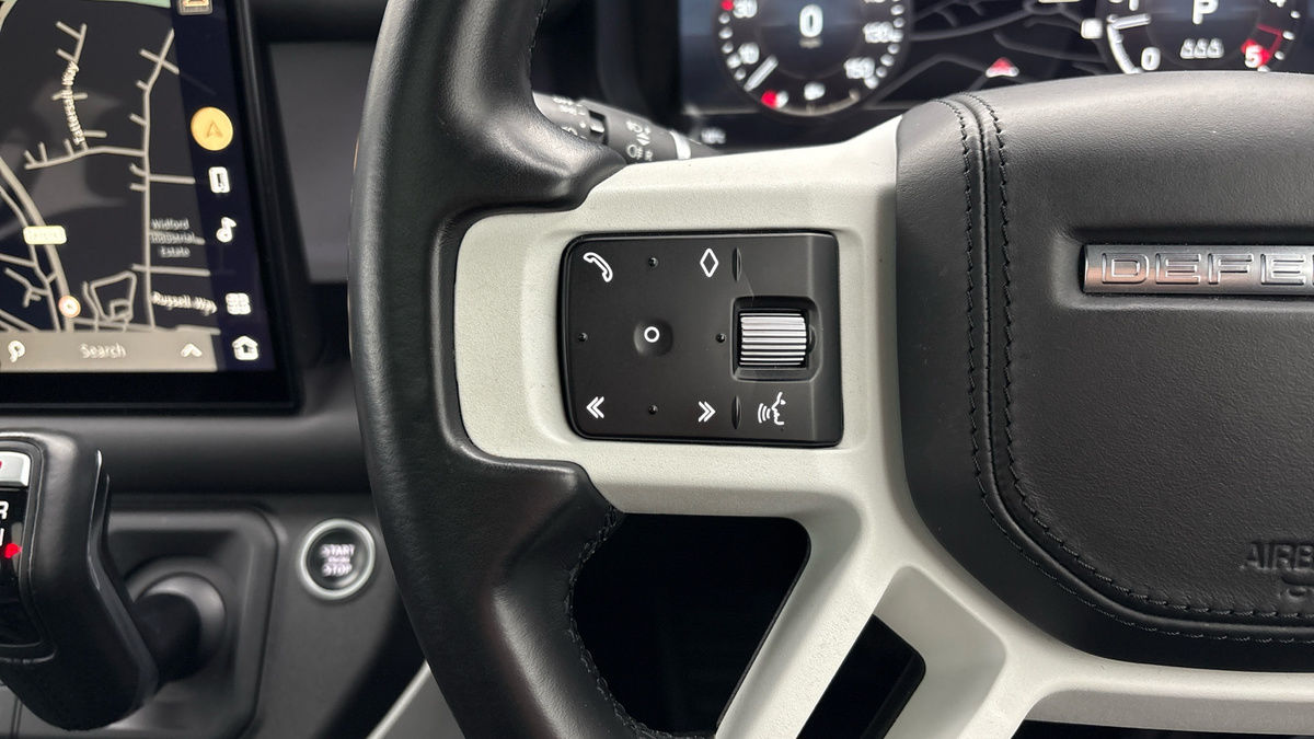 Land Rover Defender 110 Image 13