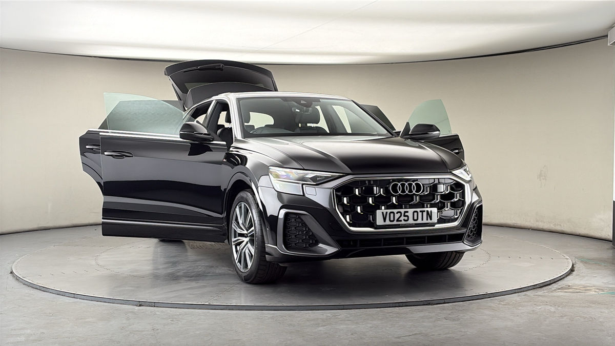 More views of Audi Q8