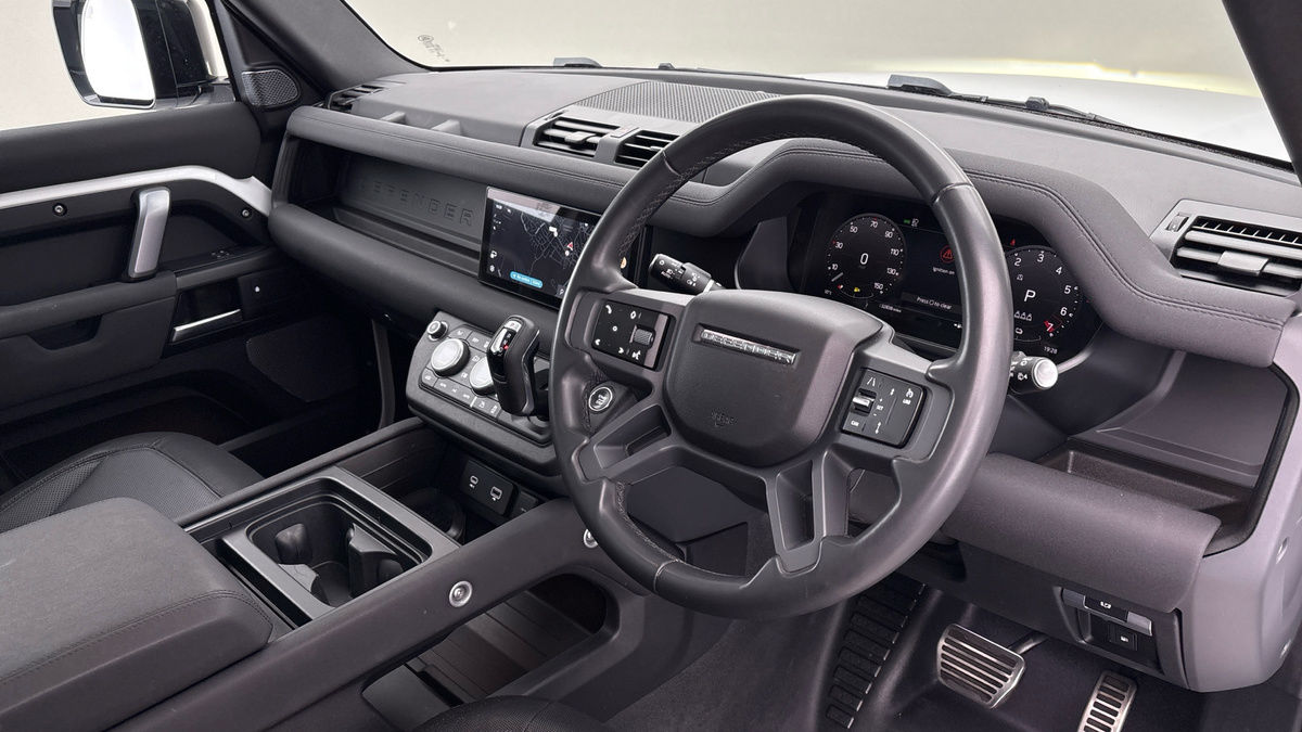 Land Rover Defender 110 Image 5