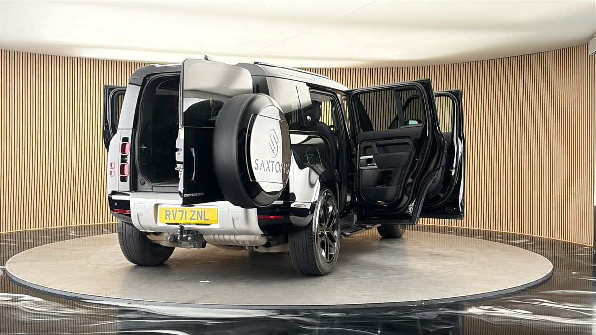 More views of Land Rover Defender 110