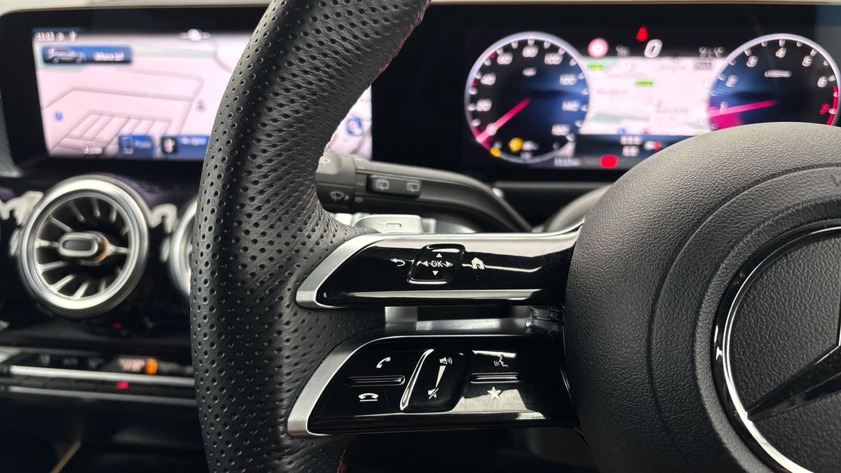 Mercedes-Benz GLB Image 13