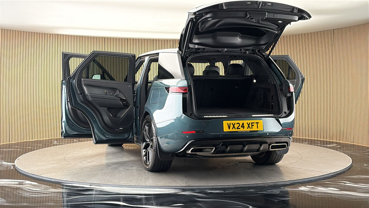 More views of Land Rover Range Rover Sport