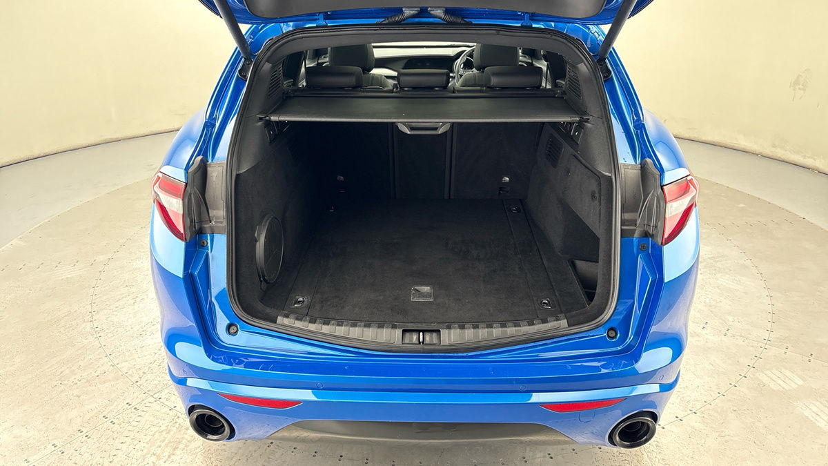 Alfa Romeo Stelvio Image 11