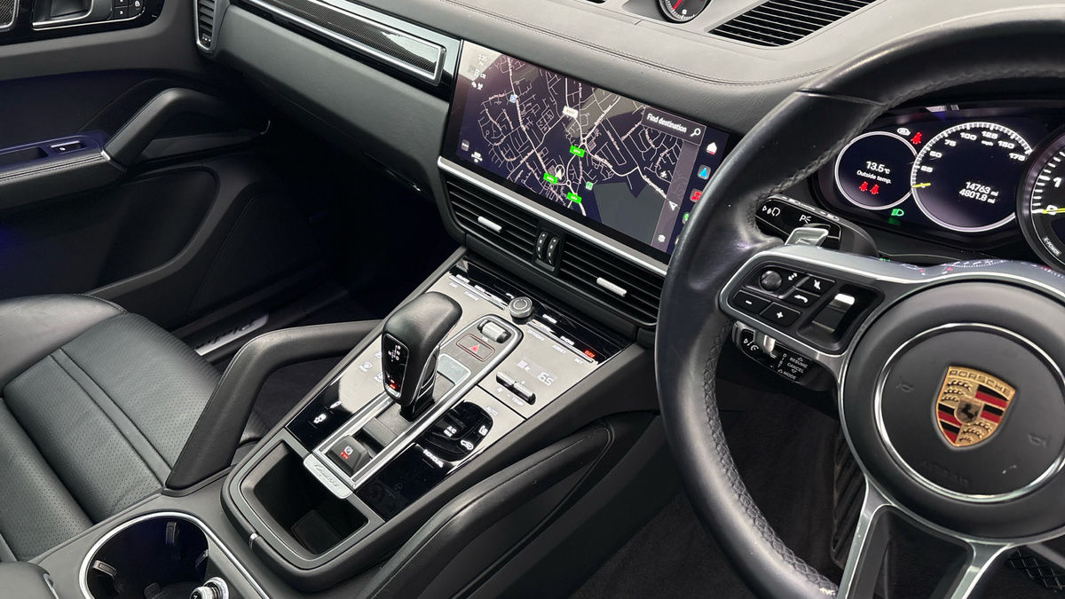 Porsche Cayenne Image 18