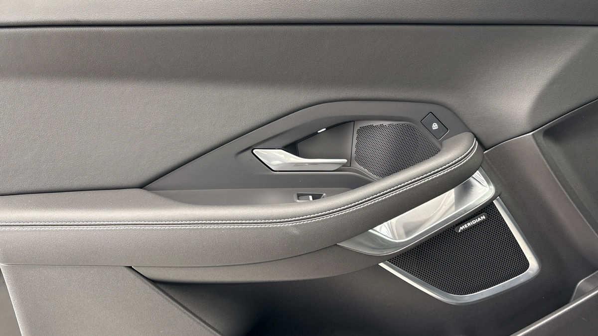 Jaguar E-PACE Image 19