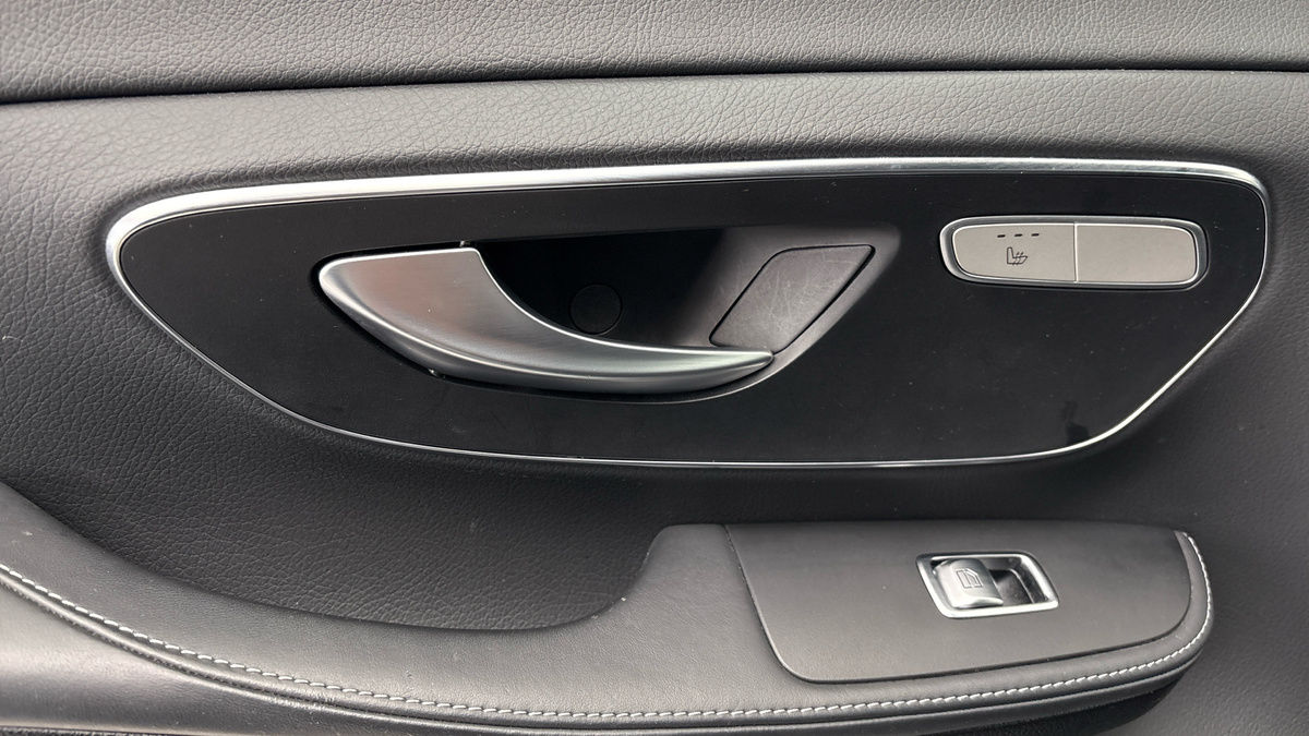 Mercedes-Benz V Class Image 19