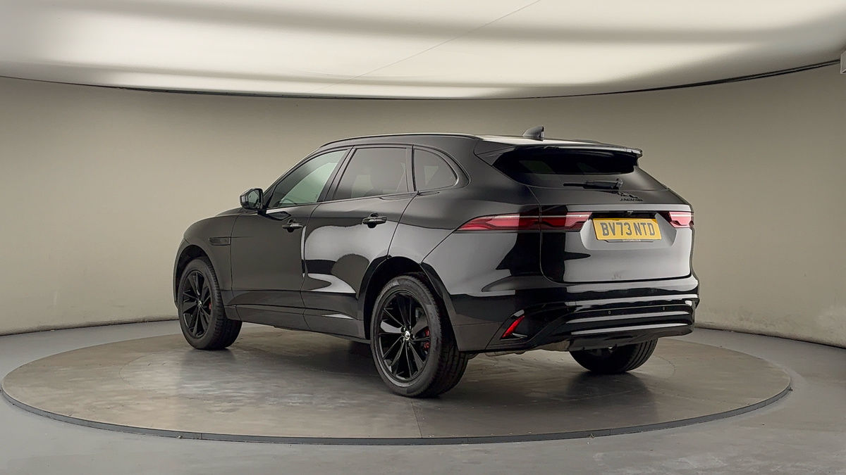 Jaguar F-PACE Image 2
