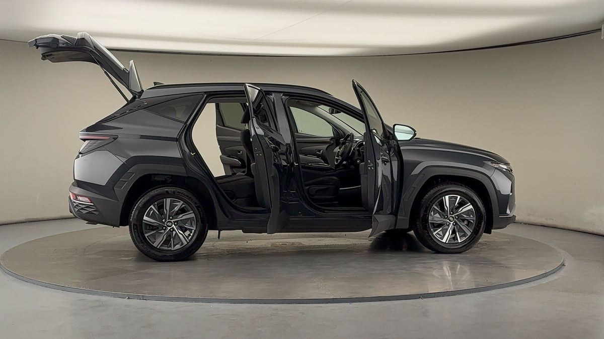 More views of Hyundai TUCSON