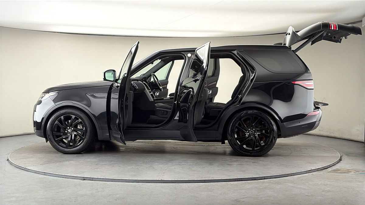 More views of Land Rover Discovery