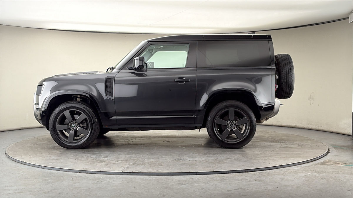 Land Rover Defender 90 Image 15