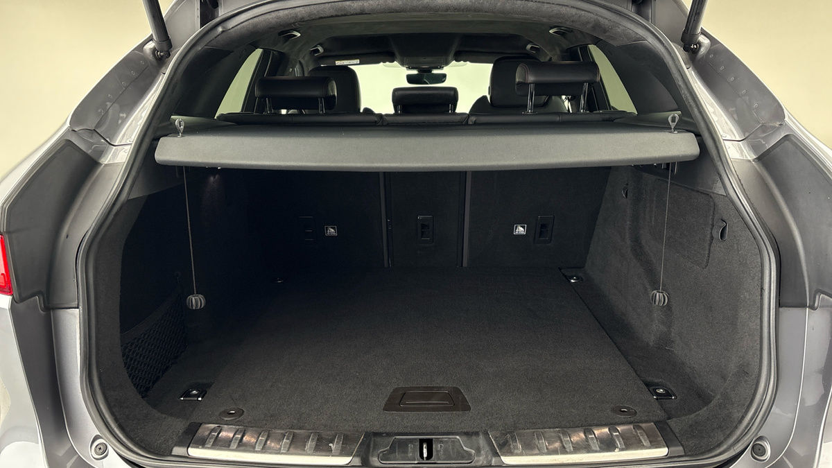 Jaguar F-PACE Image 11