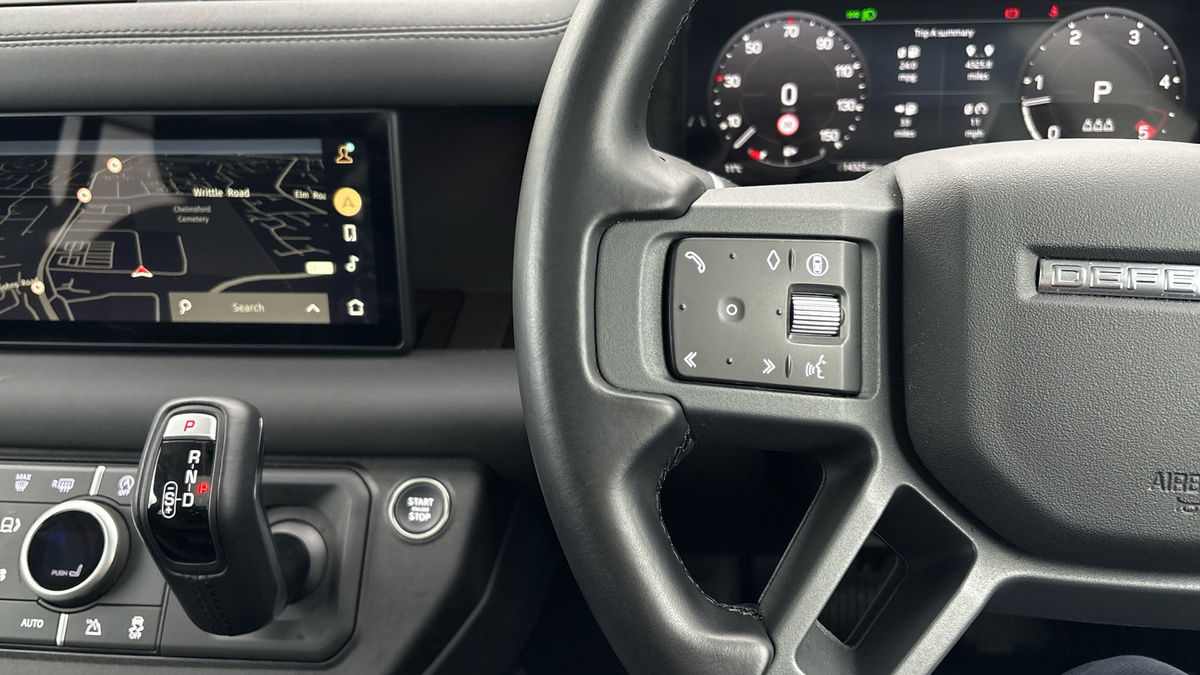 Land Rover Defender 110 Image 13