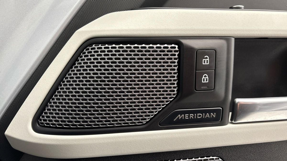 Land Rover Defender 110 Urban Image 25