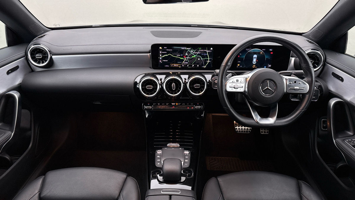 Mercedes-Benz CLA Image 12