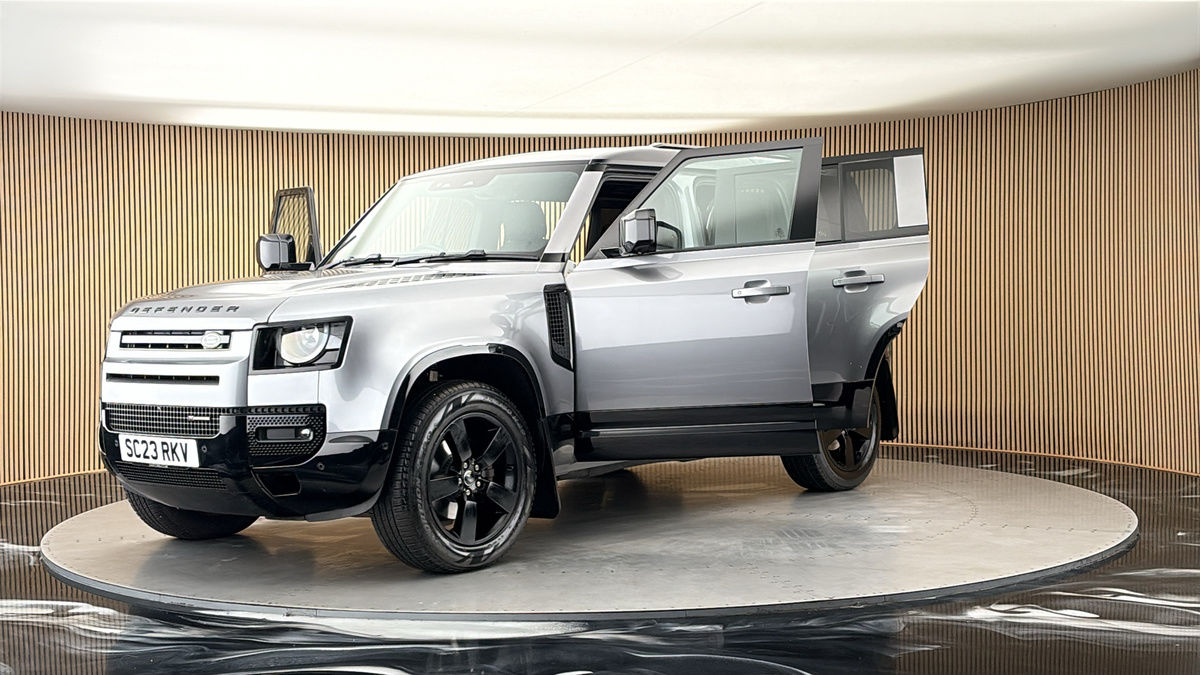 More views of Land Rover Defender 110