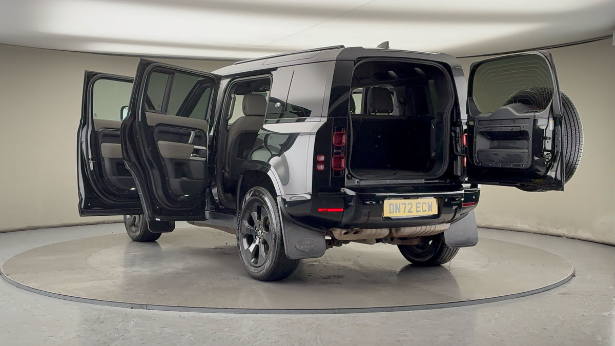 Land Rover Defender 110 Image 23