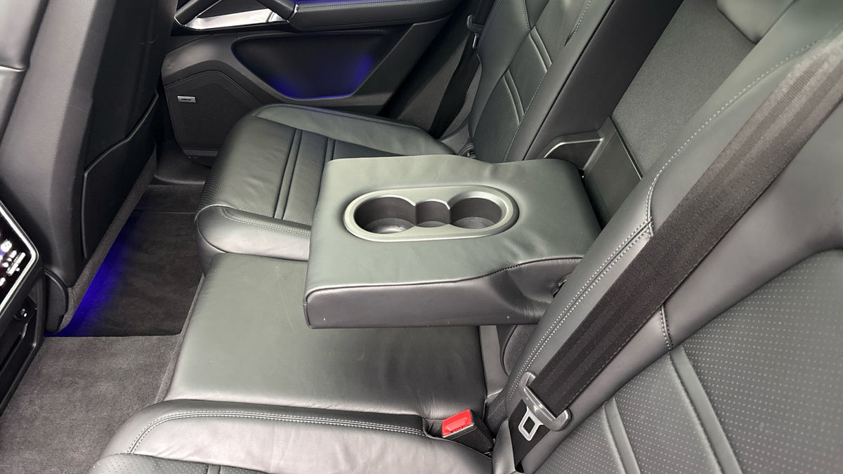 Porsche Cayenne Image 9