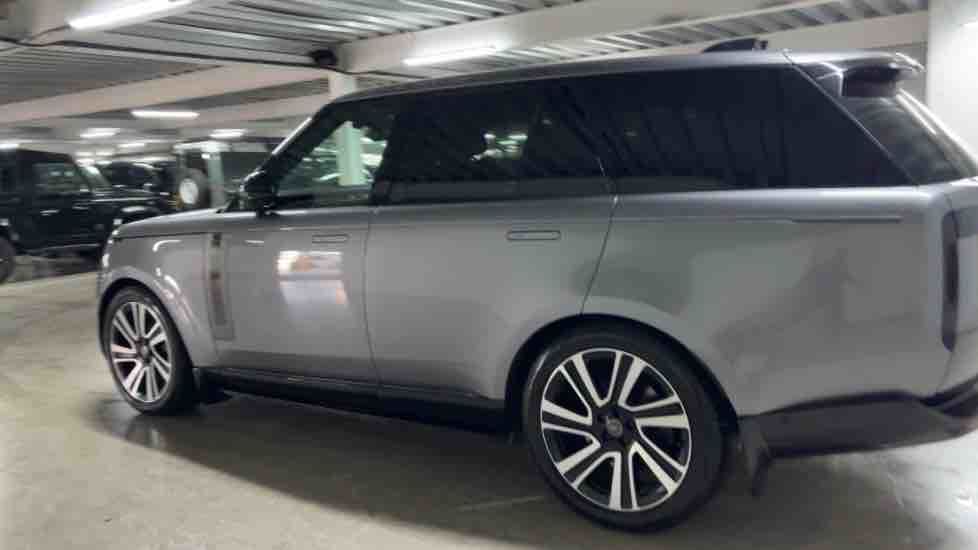 More views of Land Rover Range Rover