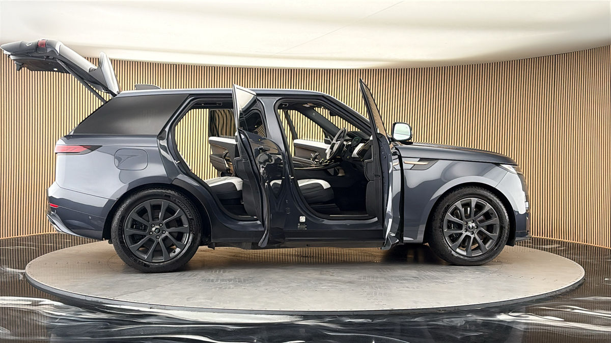 More views of Land Rover Range Rover Sport