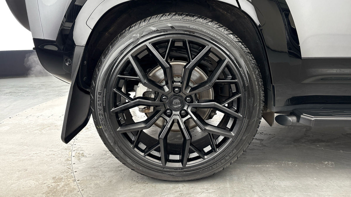 Land Rover Defender 110 Urban Image 10