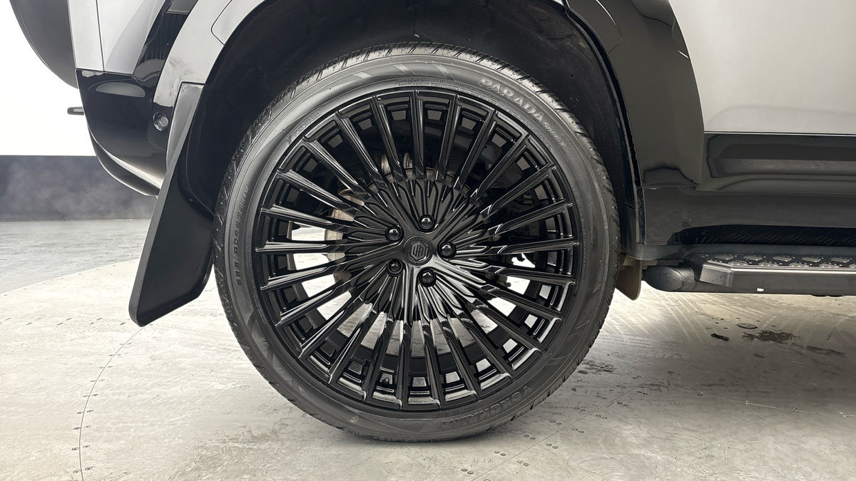 Land Rover Defender 110 Urban Image 10