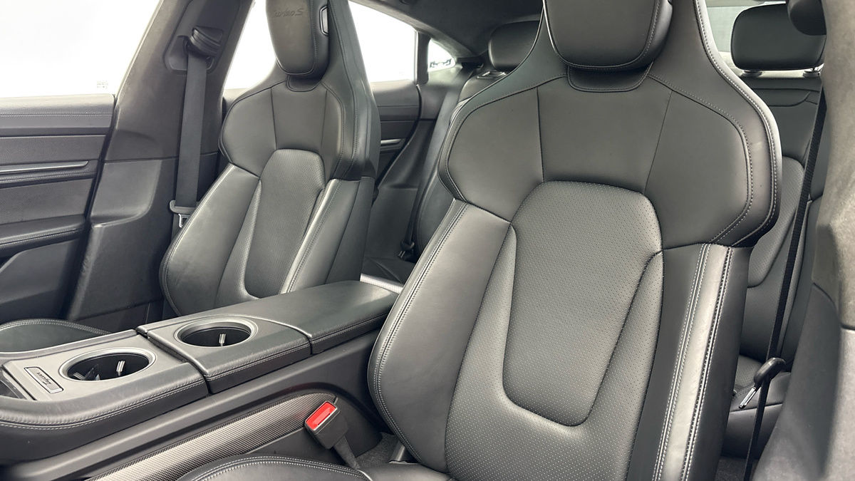 Porsche Taycan Image 8