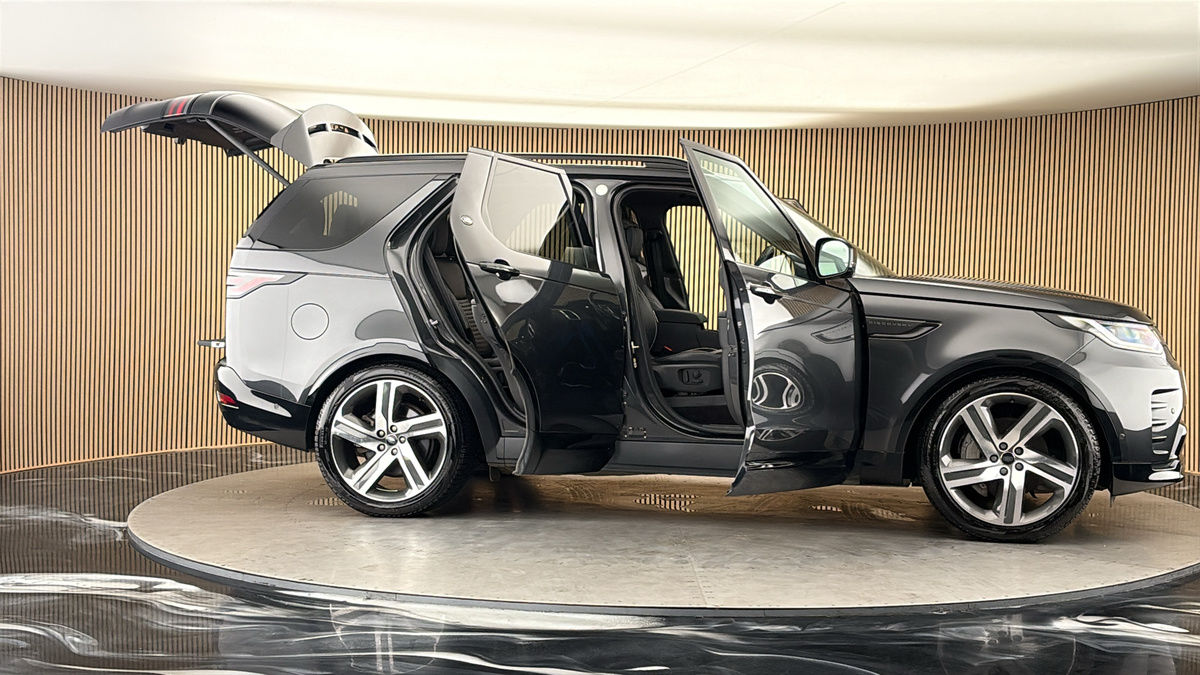 More views of Land Rover Discovery