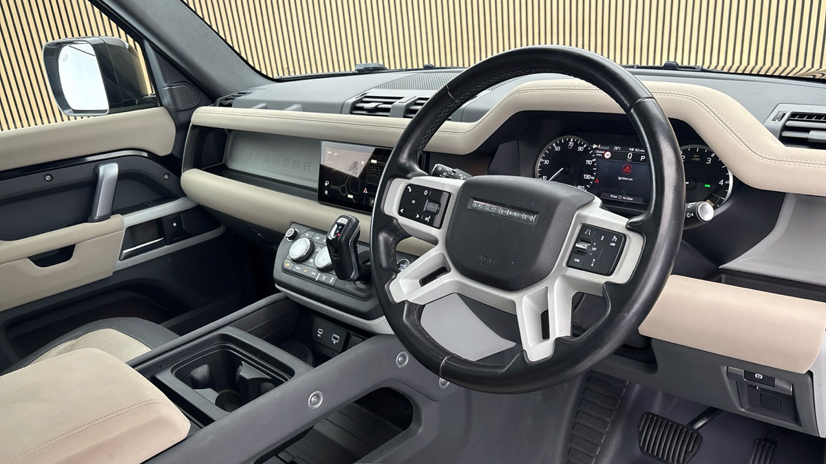 Land Rover Defender 110 Image 5