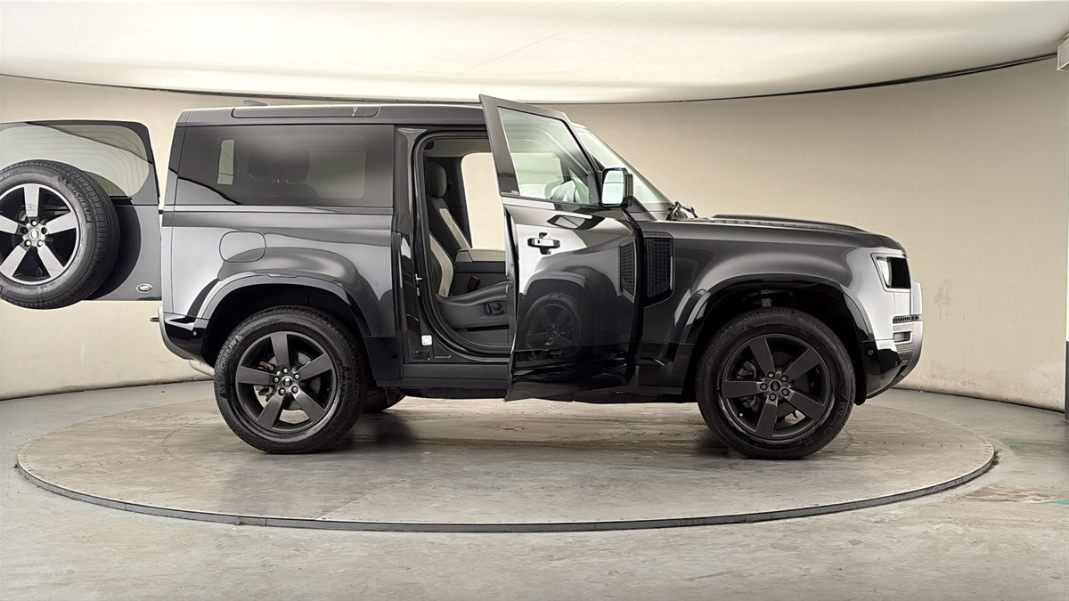 More views of Land Rover Defender 90