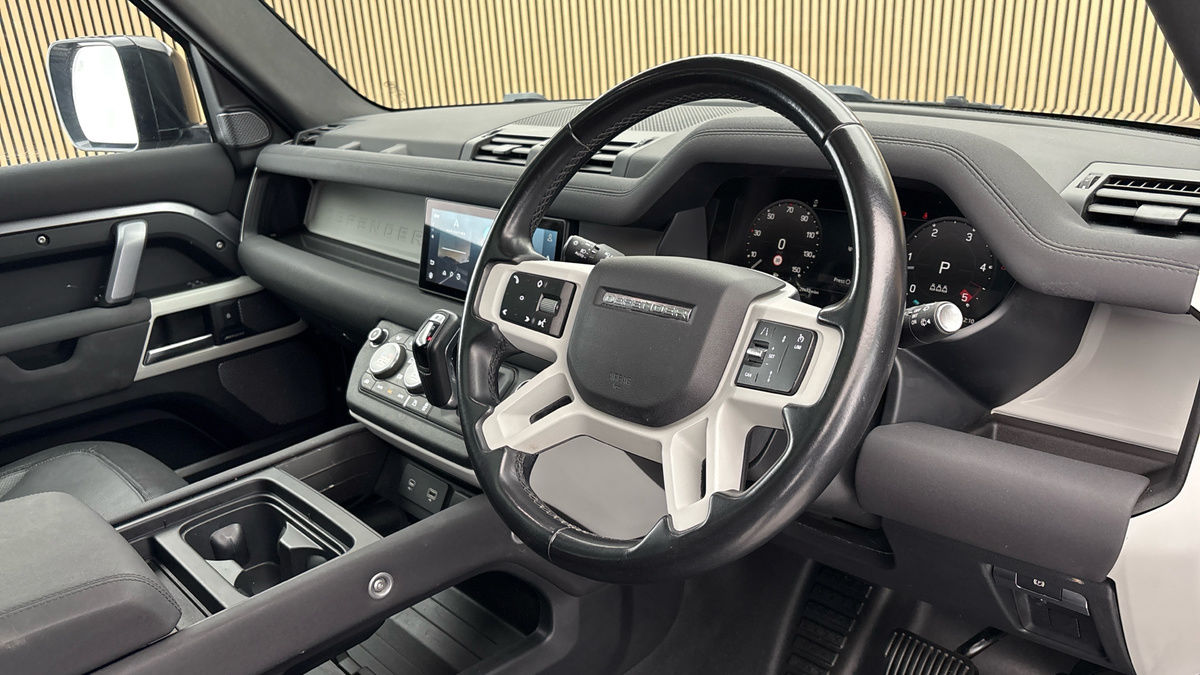 Land Rover Defender 110 Image 5