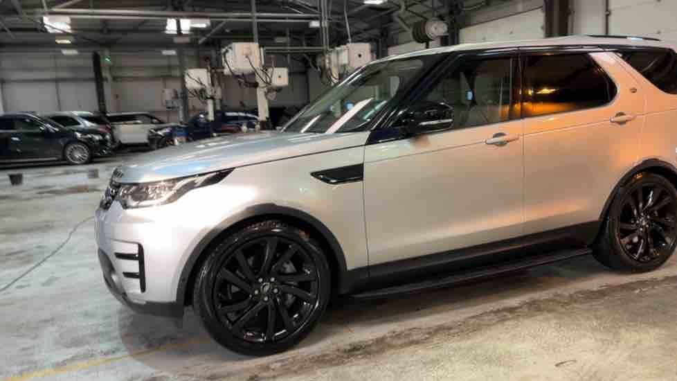 More views of Land Rover Discovery