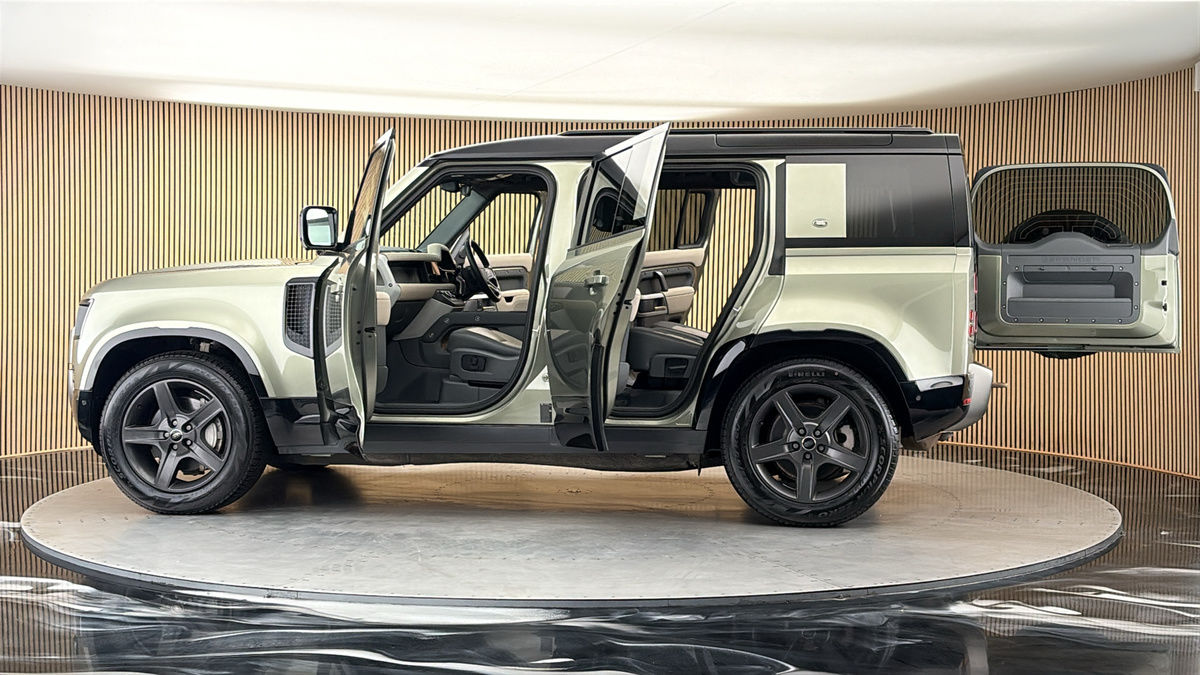 More views of Land Rover Defender 110