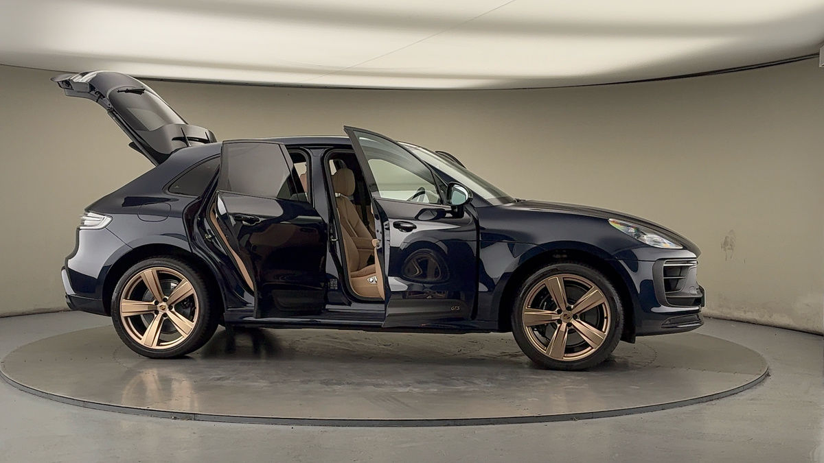 More views of Porsche Macan