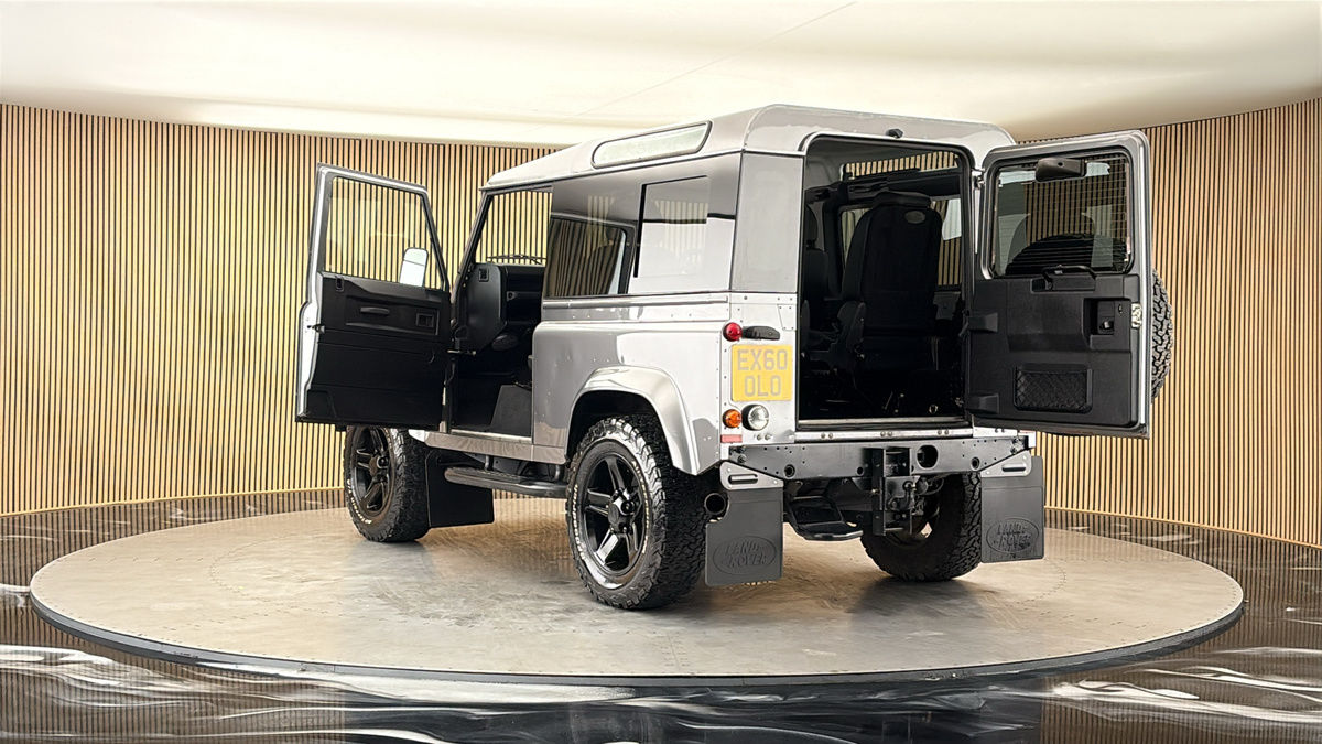 Land Rover Defender 90 Image 23