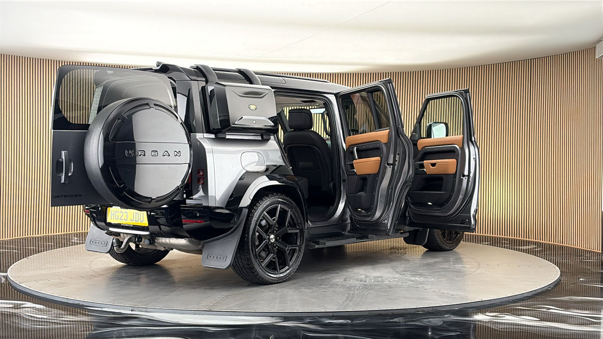 More views of Land Rover Defender 110