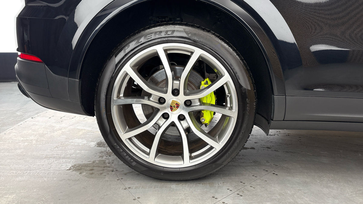 Porsche Cayenne Image 10