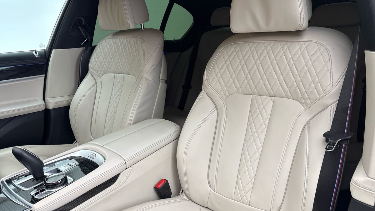 BMW 7 Series Image 7