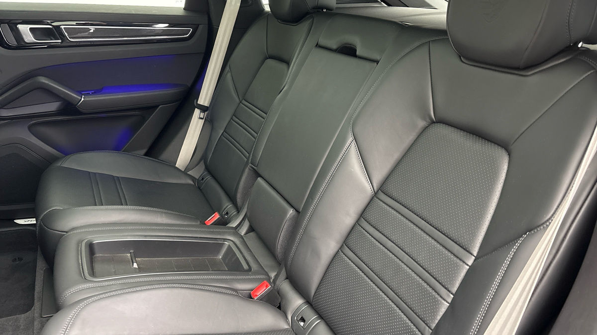 Porsche Cayenne Image 8