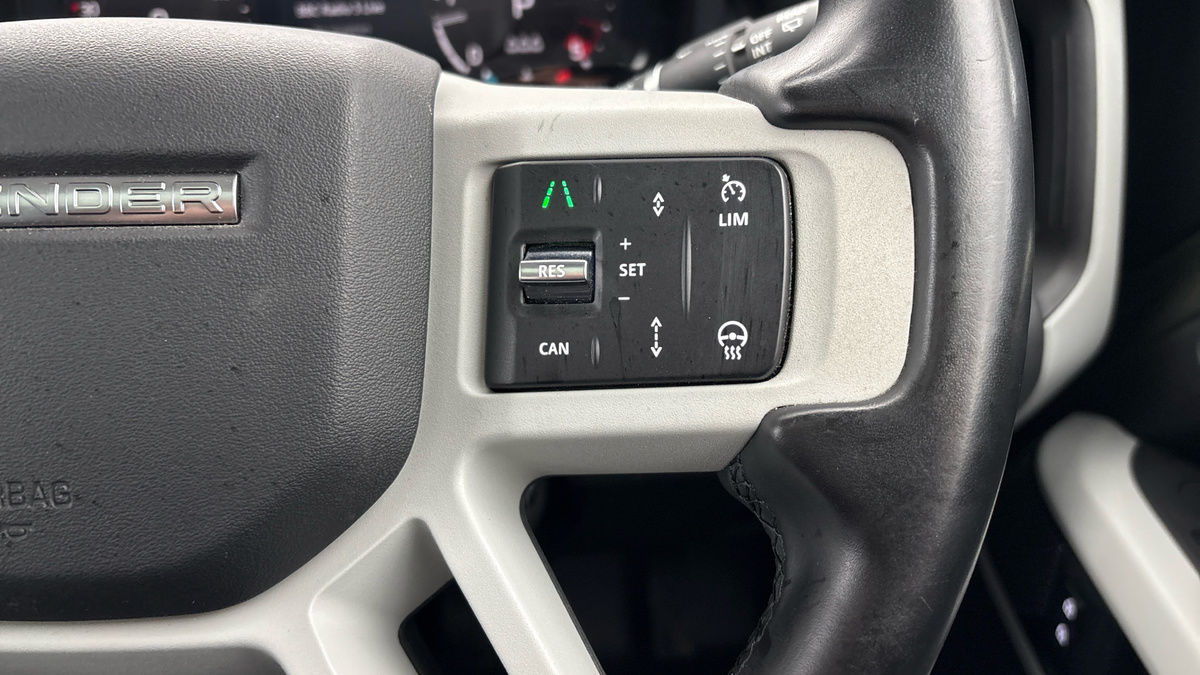 Land Rover Defender 110 Image 14