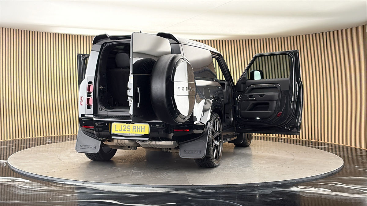 More views of Land Rover Defender 90