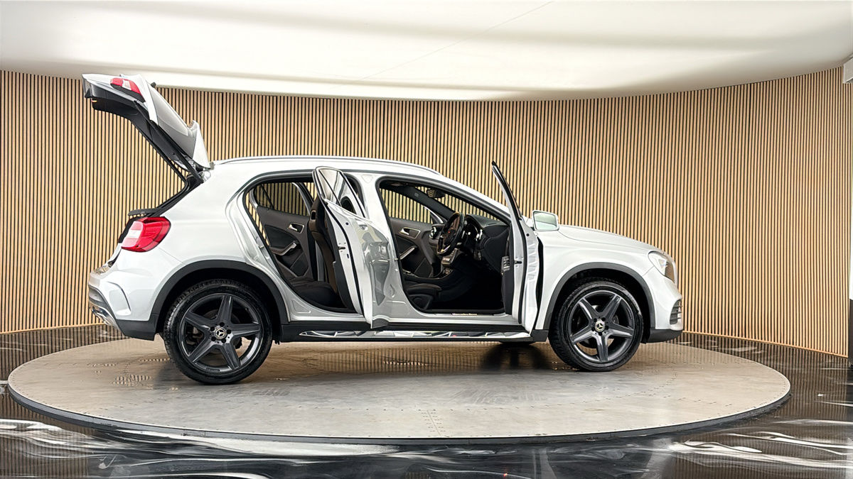 More views of Mercedes-Benz GLA
