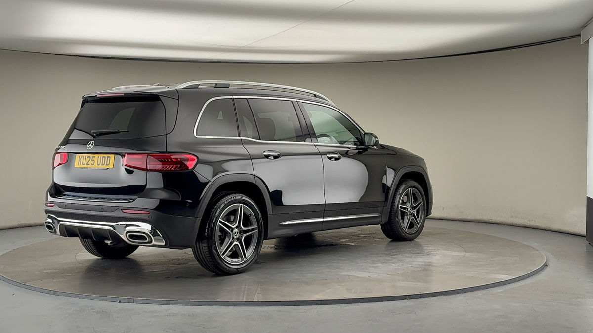 Mercedes-Benz GLB Image 21