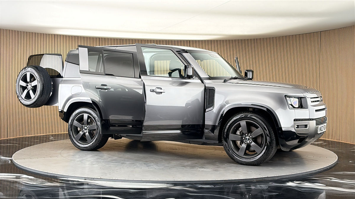 More views of Land Rover Defender 110