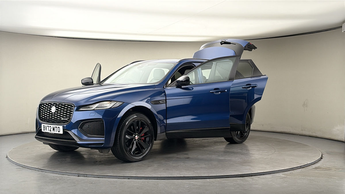 Jaguar F-PACE Image 22