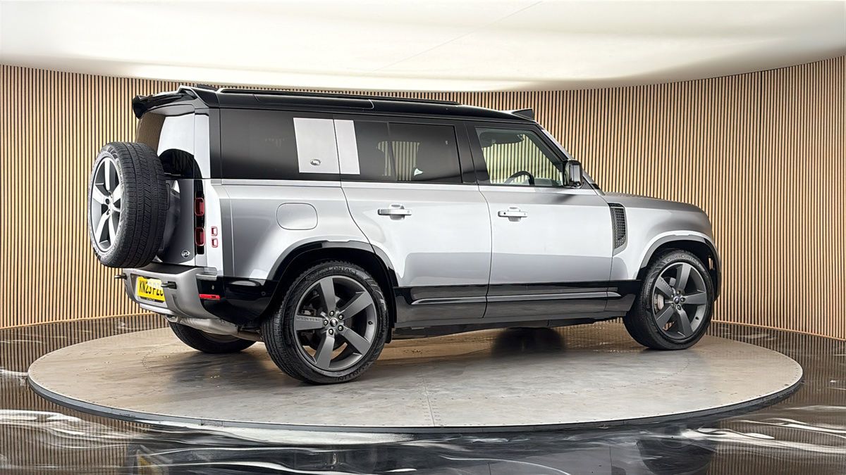 More views of Land Rover Defender 110
