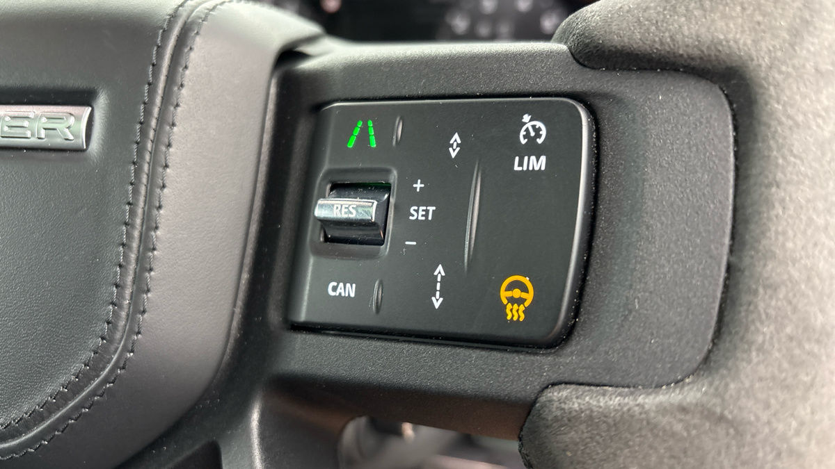 Land Rover Defender 110 Image 27