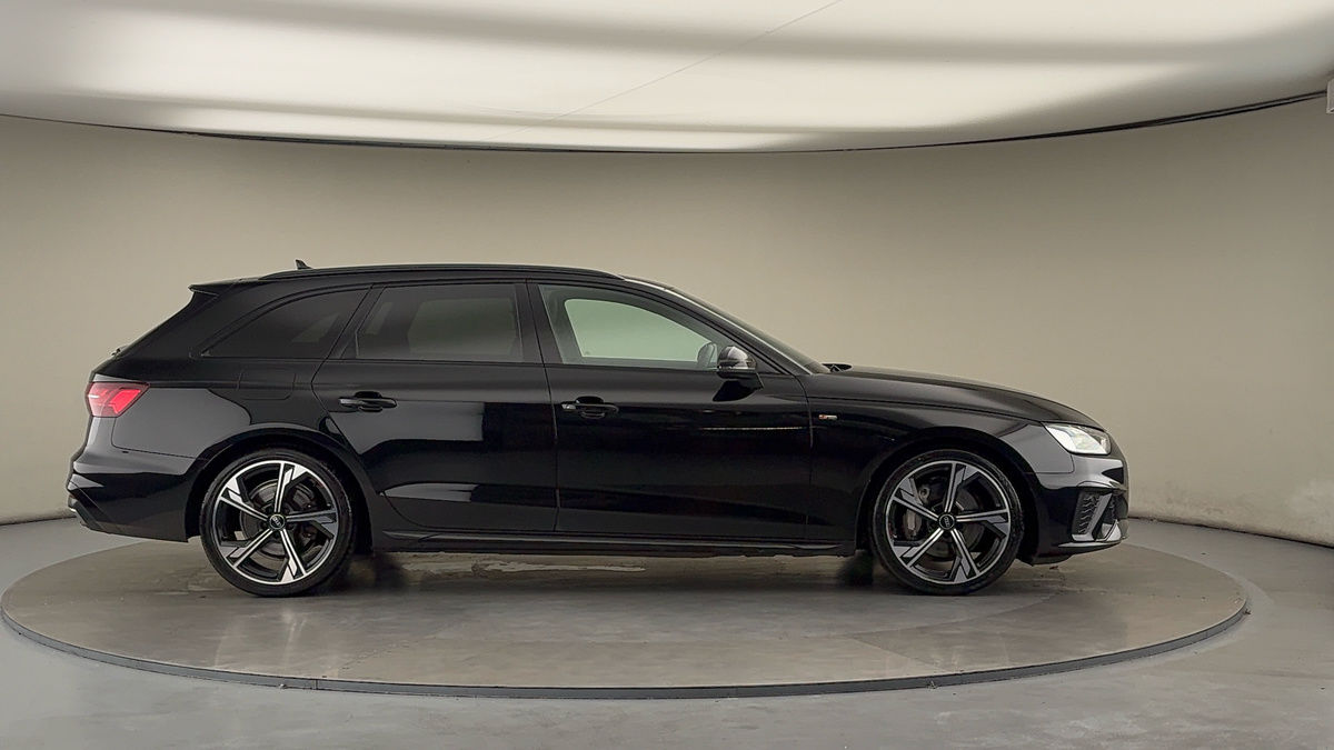 Audi A4 Avant Image 16
