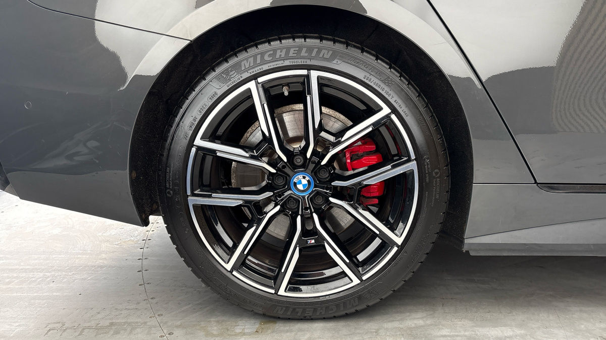 BMW i4 Image 11