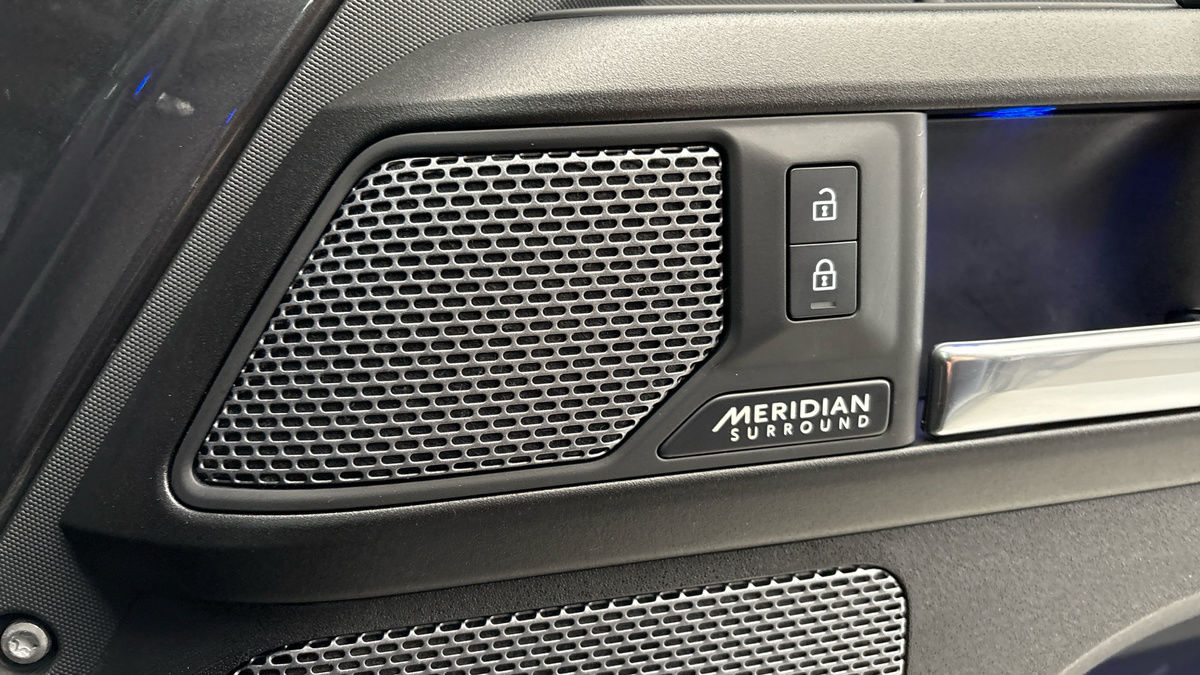 Land Rover Defender 90 Image 25