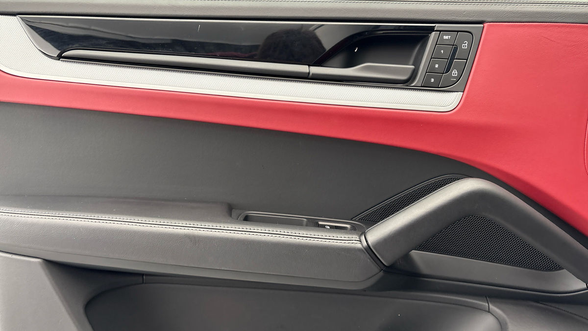 Porsche Cayenne Image 19